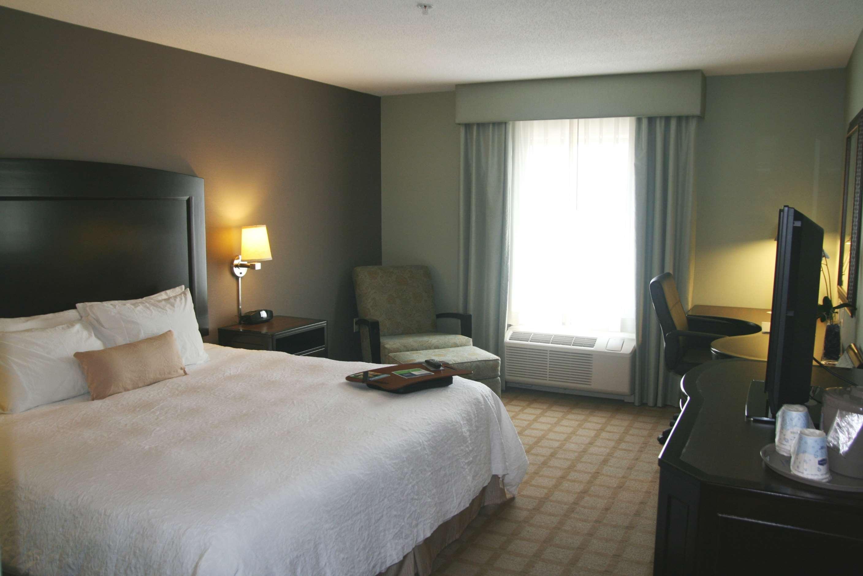 Hampton Inn & Suites Detroit-Canton Exterior photo
