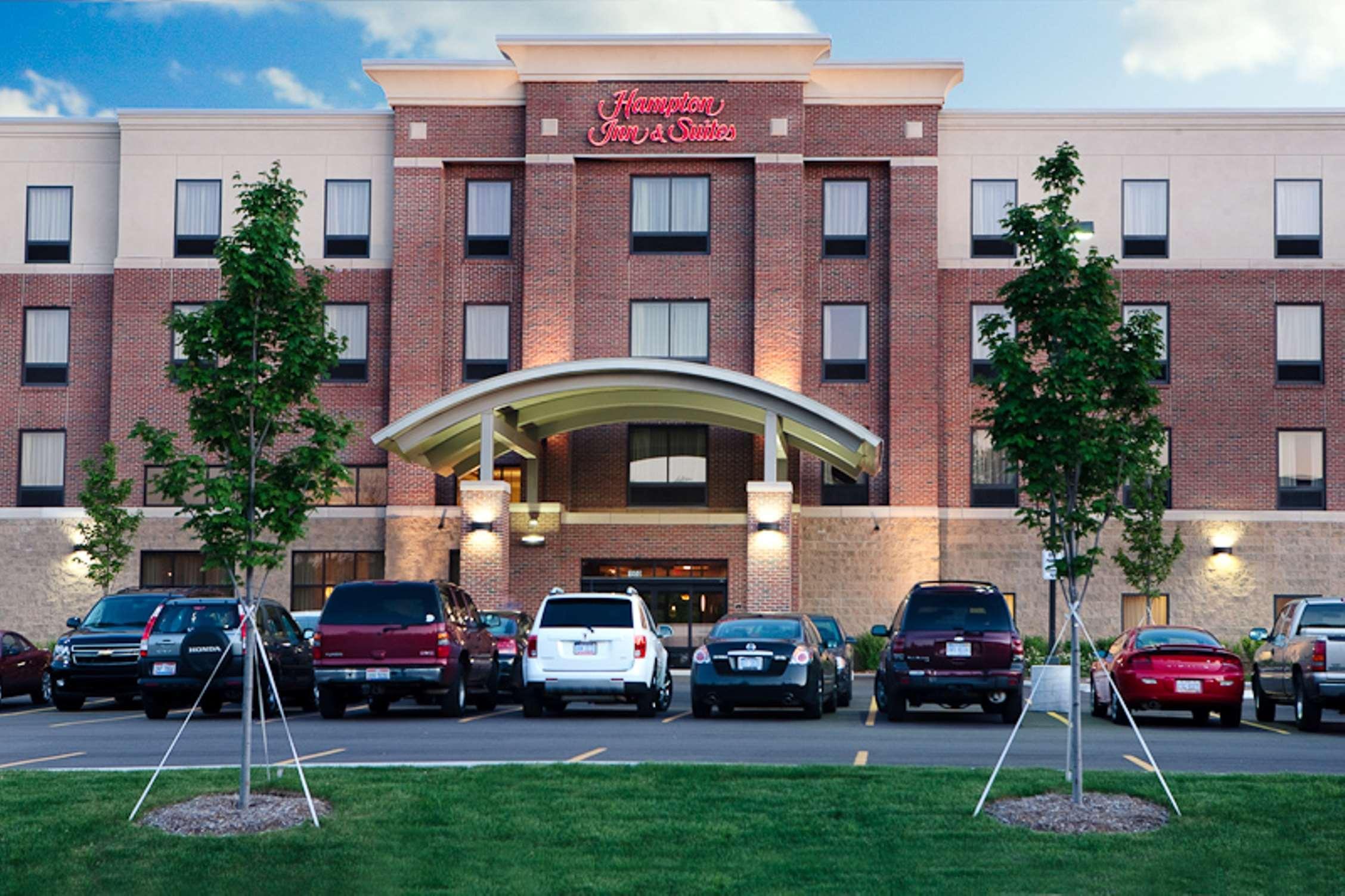 Hampton Inn & Suites Detroit-Canton Exterior photo