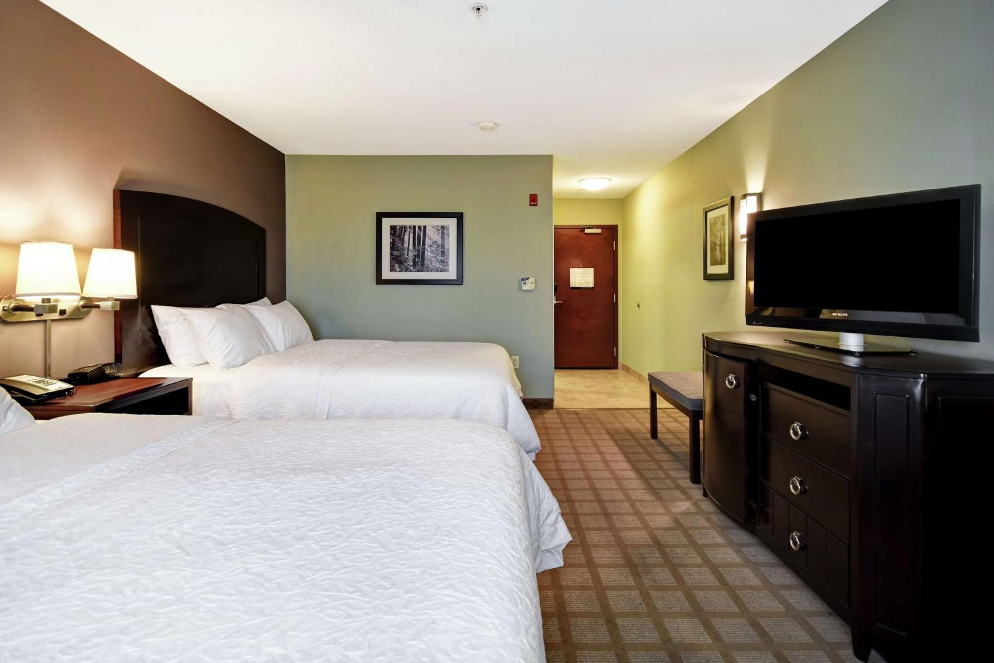 Hampton Inn & Suites Detroit-Canton Exterior photo