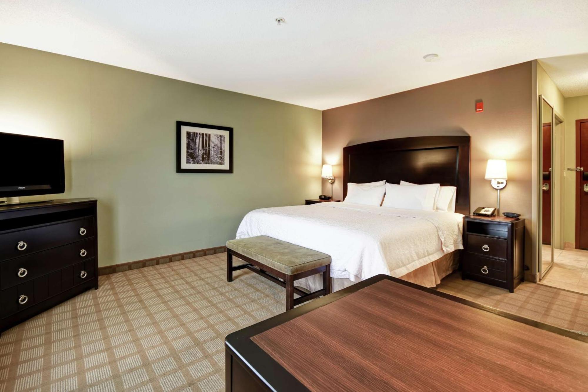 Hampton Inn & Suites Detroit-Canton Exterior photo