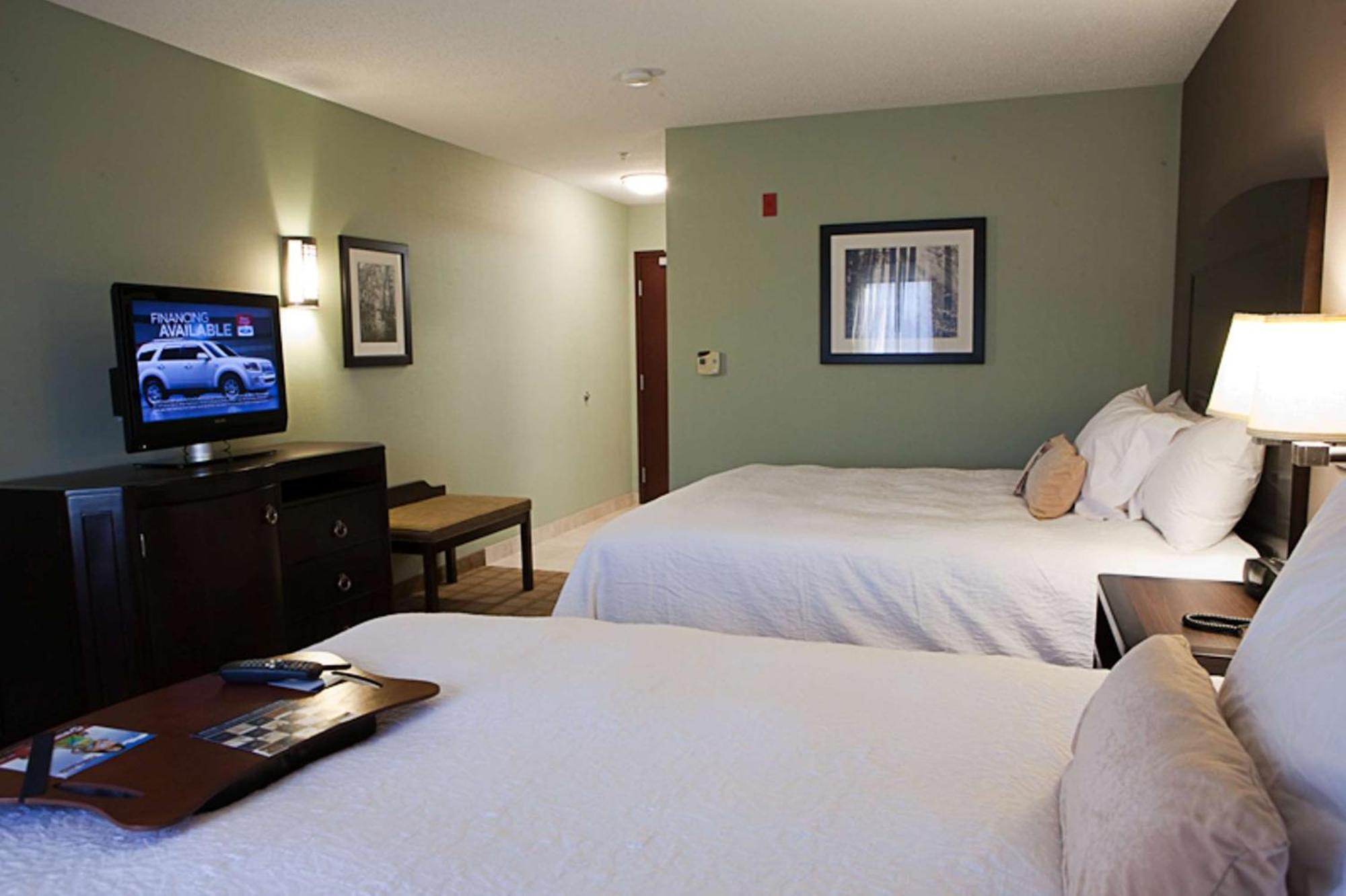 Hampton Inn & Suites Detroit-Canton Exterior photo
