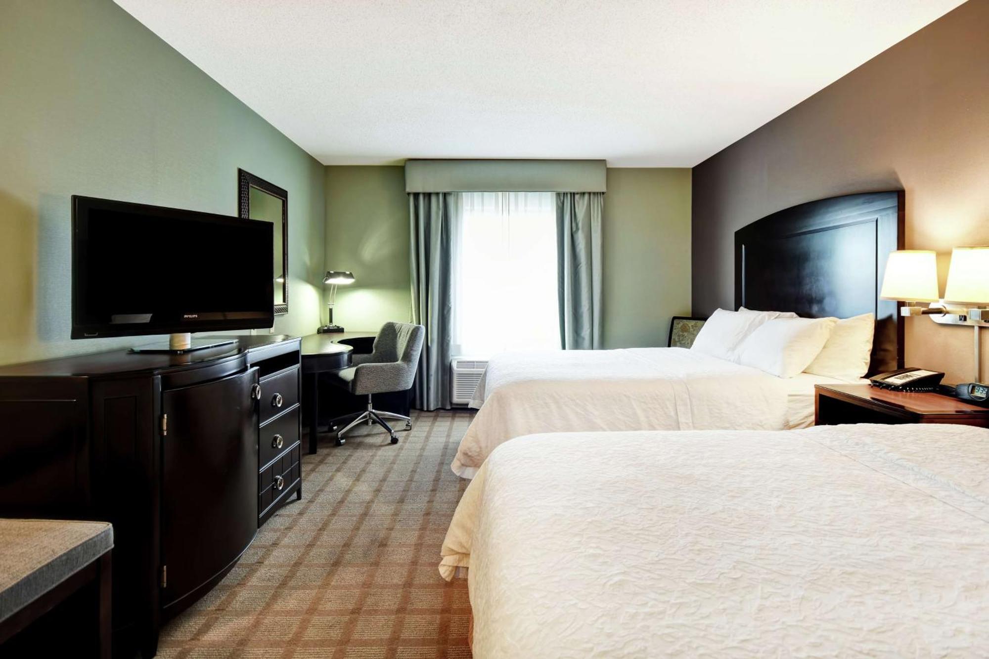 Hampton Inn & Suites Detroit-Canton Exterior photo