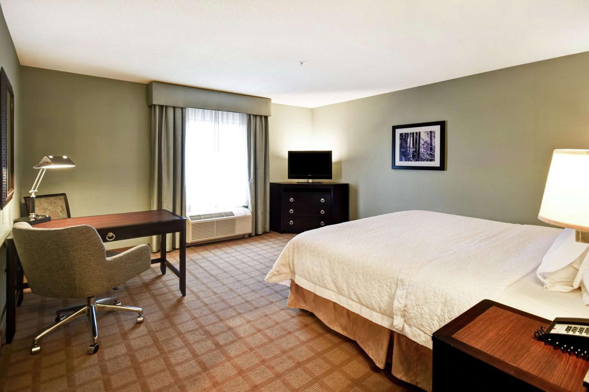 Hampton Inn & Suites Detroit-Canton Exterior photo