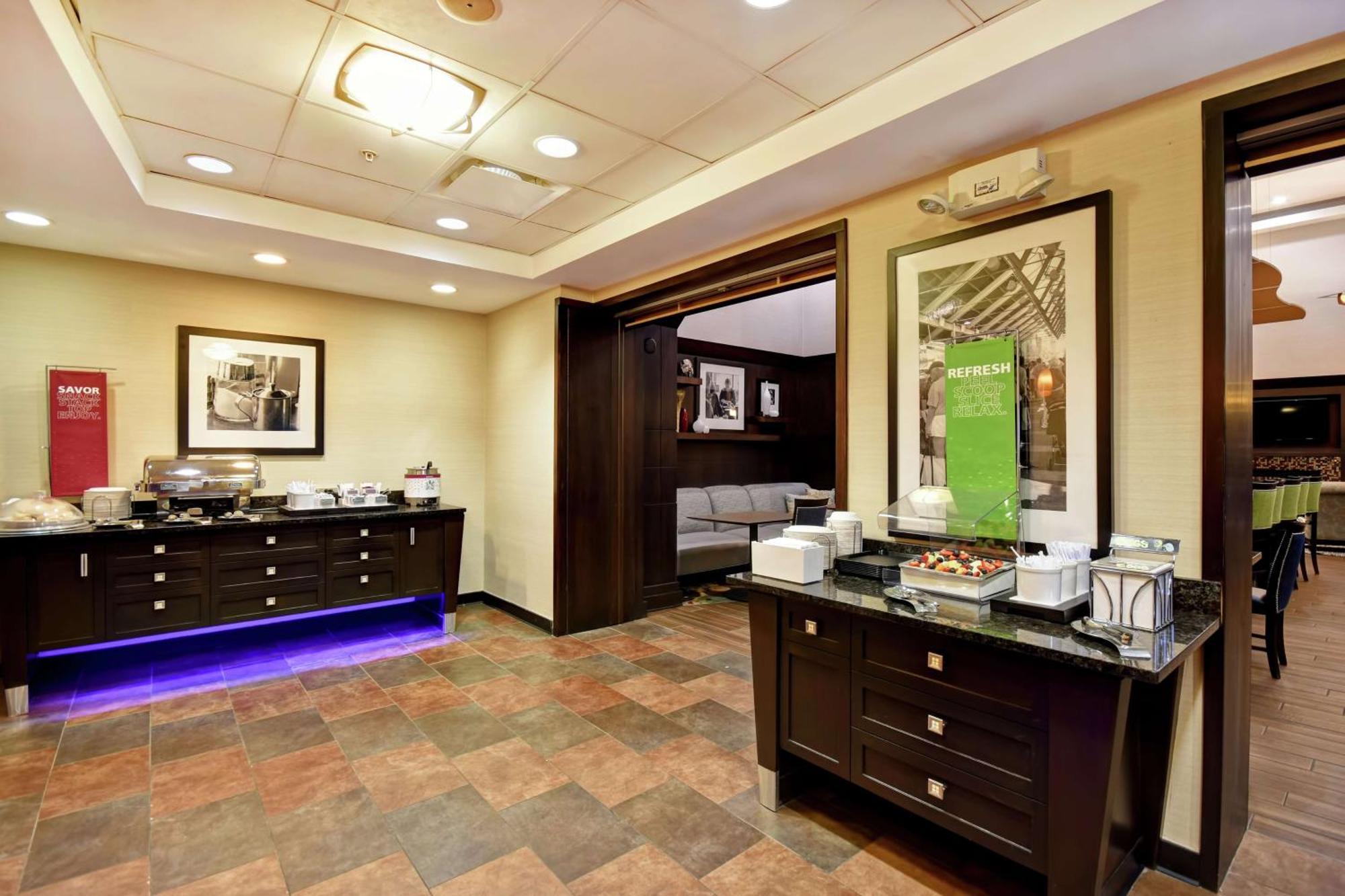 Hampton Inn & Suites Detroit-Canton Exterior photo