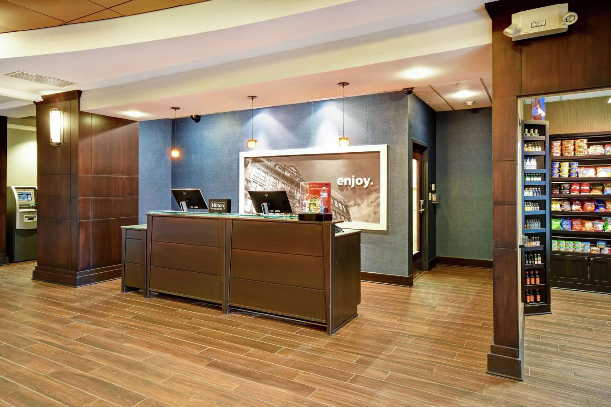 Hampton Inn & Suites Detroit-Canton Exterior photo