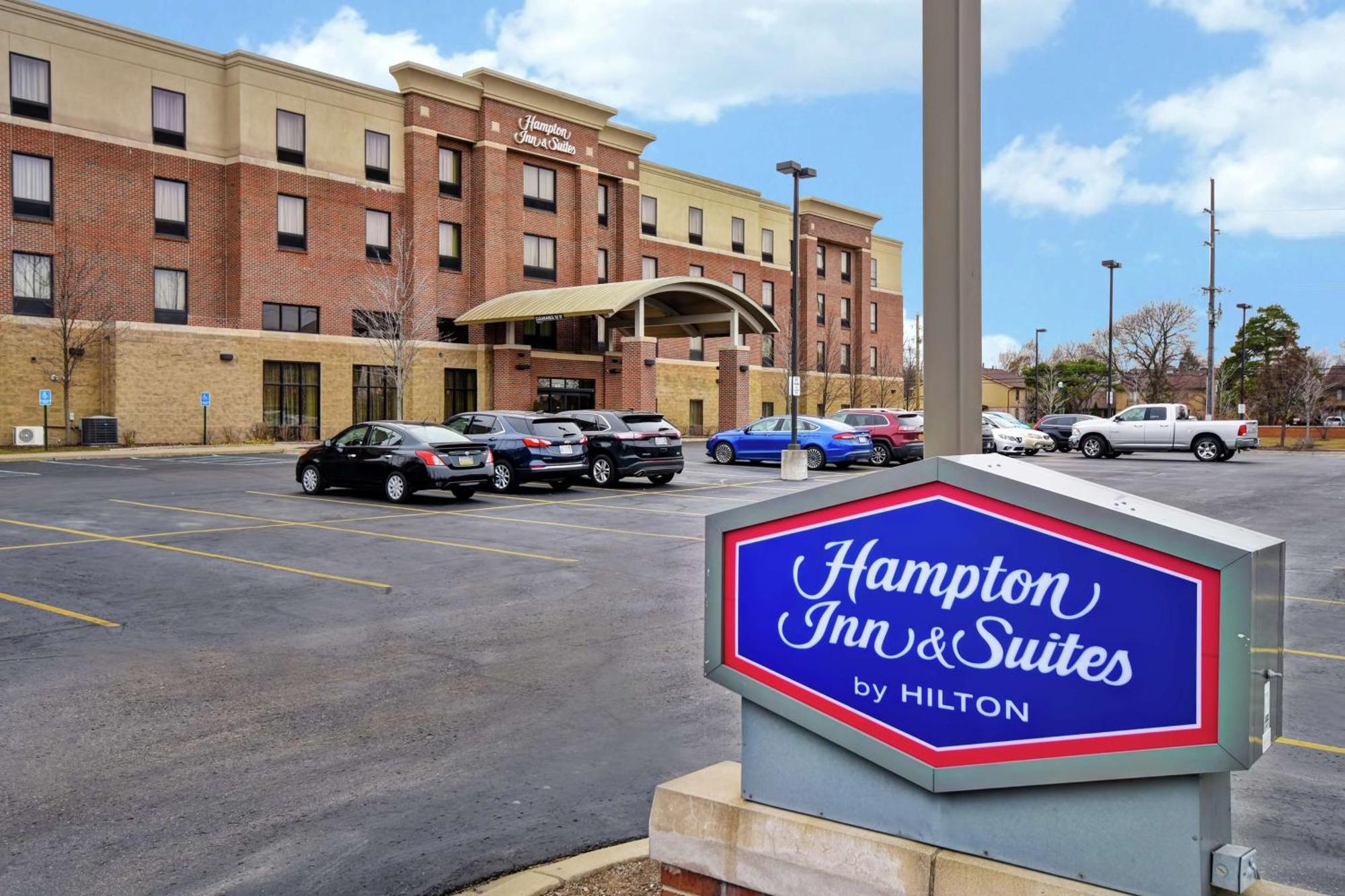 Hampton Inn & Suites Detroit-Canton Exterior photo