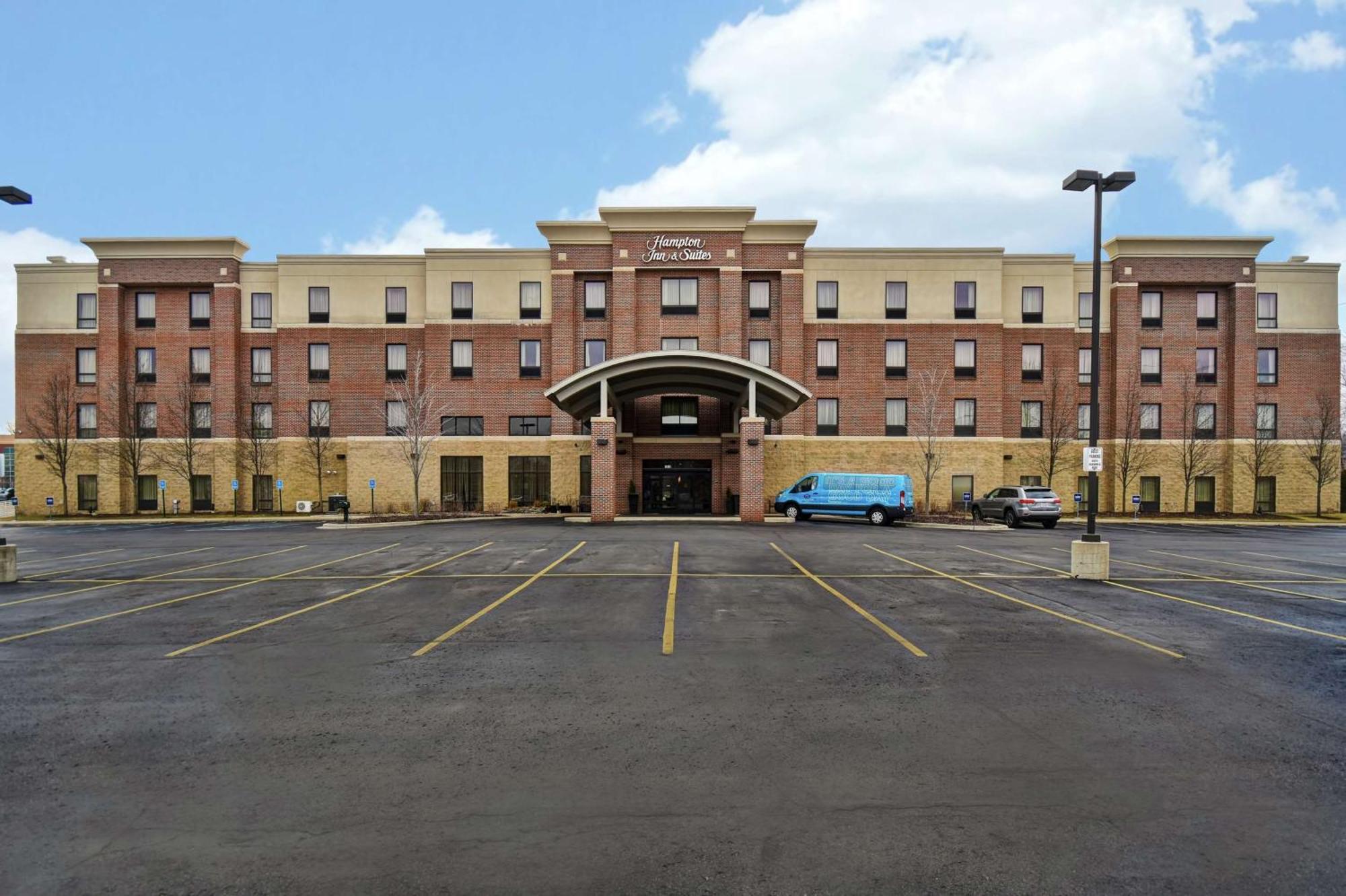 Hampton Inn & Suites Detroit-Canton Exterior photo