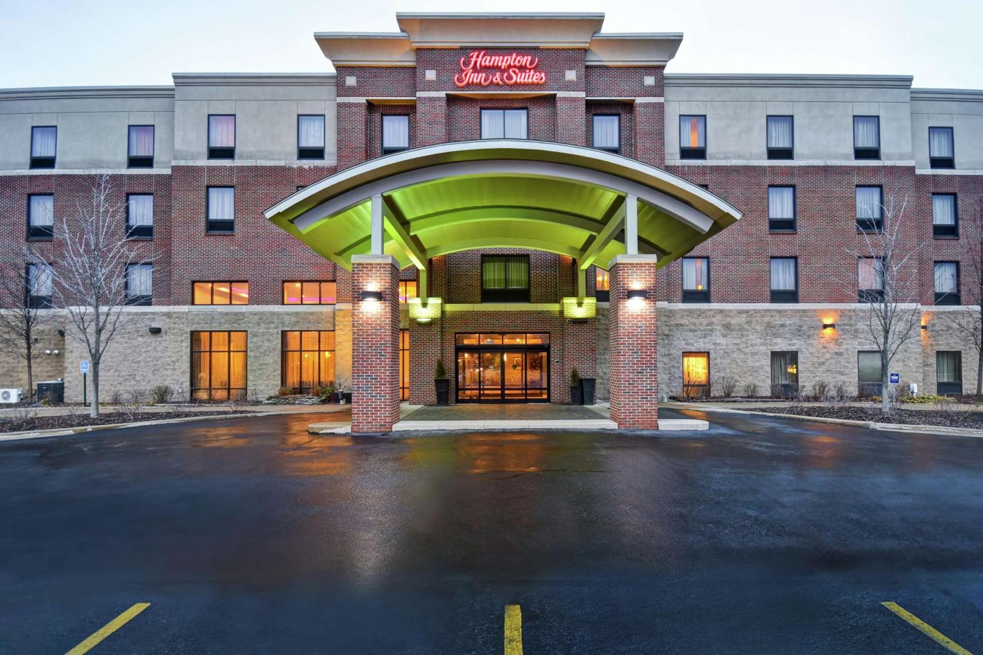 Hampton Inn & Suites Detroit-Canton Exterior photo