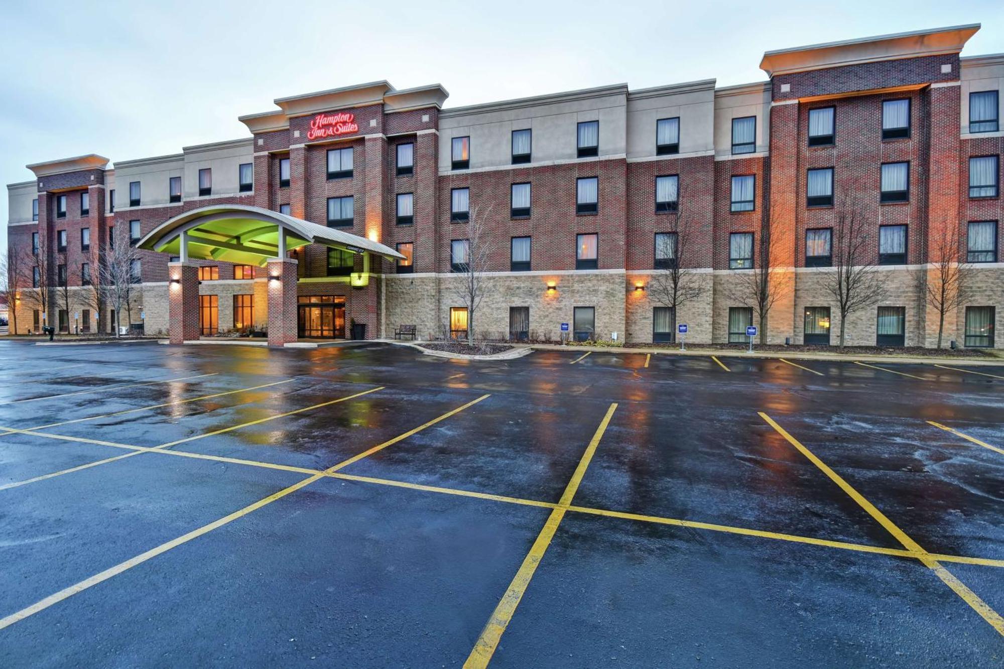Hampton Inn & Suites Detroit-Canton Exterior photo