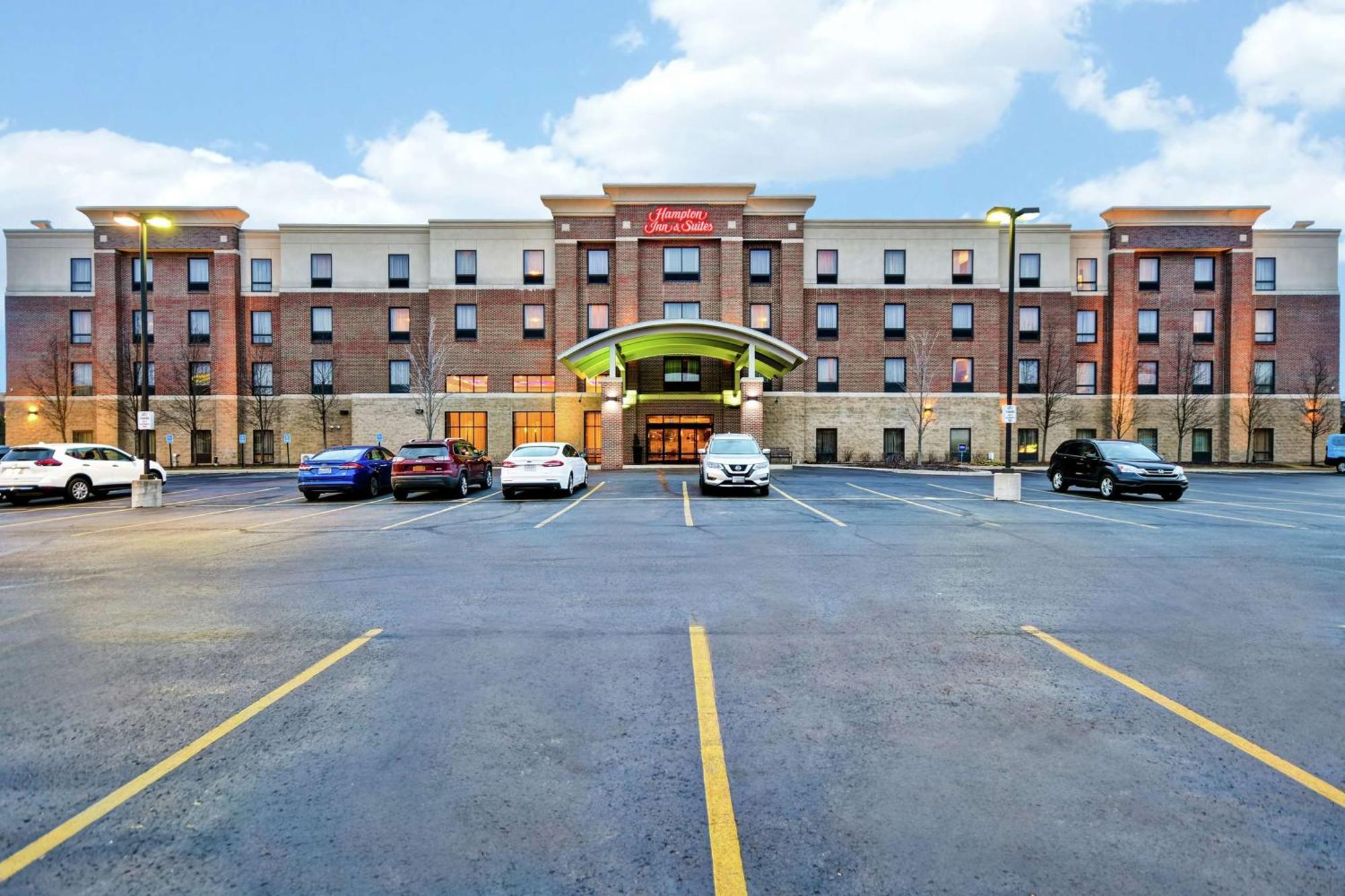 Hampton Inn & Suites Detroit-Canton Exterior photo